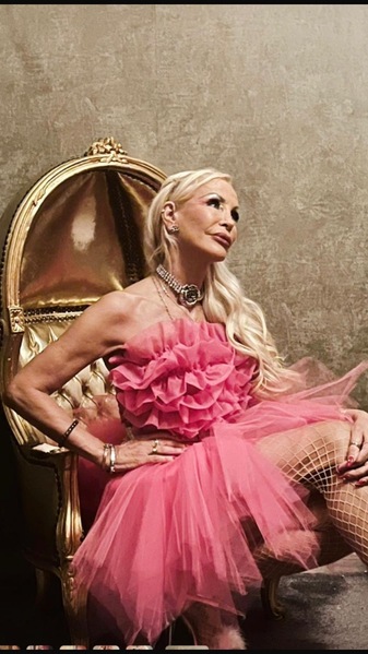 Foto von Donatella 6-Milf