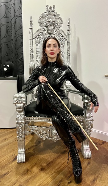 Foto von Mistress Dona - nur am 18. und 19. Mai im Studio