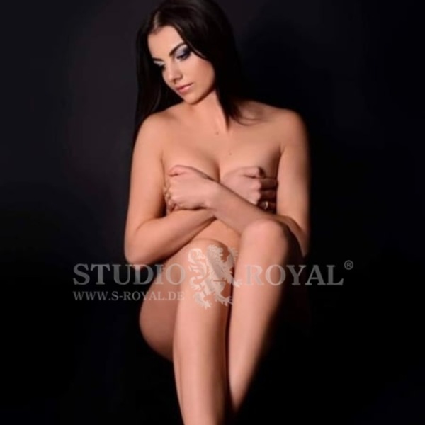 Meli im Studio Royal