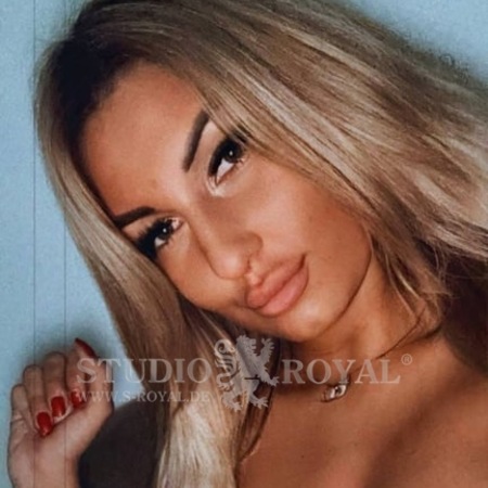 Grace im Studio Royal