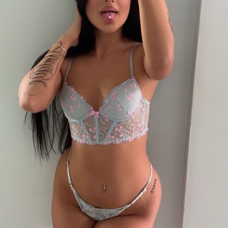 <img src="https://static.ladies-cdn.de/ladies/images/static-cdn/ladies-stars/img/ladies-stars-logo-icon.svg" class="starsContentIcon" />Süße shirin 18 Jahre 100% echt, Frankfurt am Main