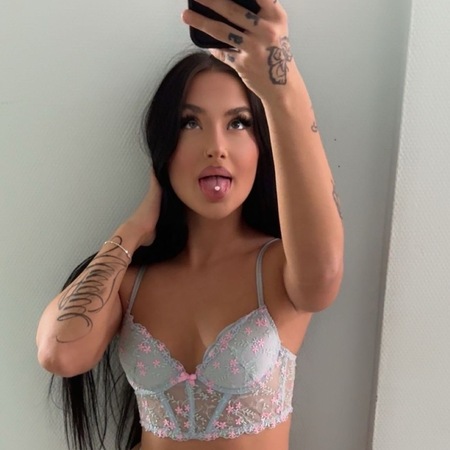 <img src="https://static.ladies-cdn.de/ladies/images/static-cdn/ladies-stars/img/ladies-stars-logo-icon.svg" class="starsContentIcon" />Süße shirin 18 Jahre 100% echt, Frankfurt am Main