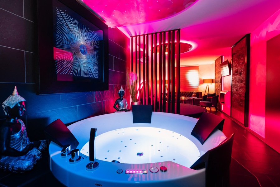 VIP-Suite im Eroscenter Platin täglich ab 10 Uhr, 0851-96625010, Passau, Regensburger Str. 13