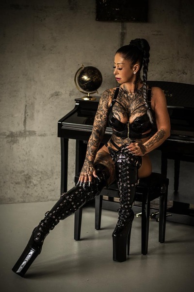 Foto von DOMINA Jennifer Van Hunt