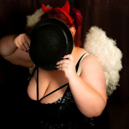 Mira - Devot und Mollig, Berlin