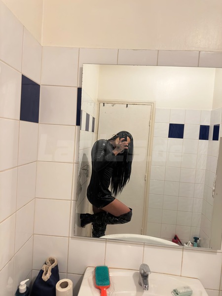 Foto von TS Lara Dominator