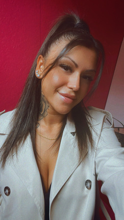 Neu Deutsche Alina nur bis Samstag da“., Saarbrücken