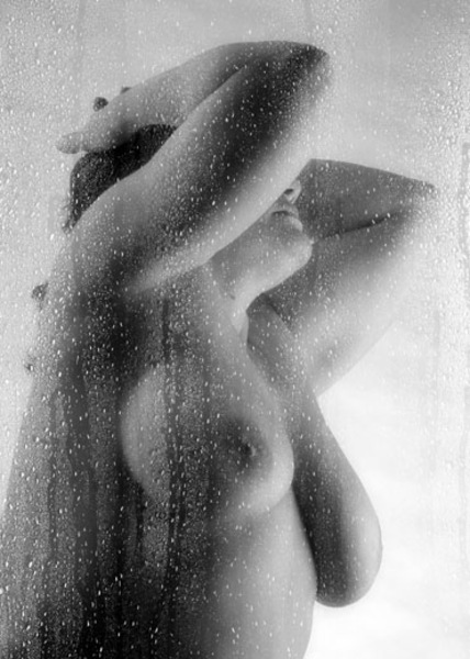 Foto von Vollbusige Gespielin erfüllt Ihnen gerne Ihre Wünsche