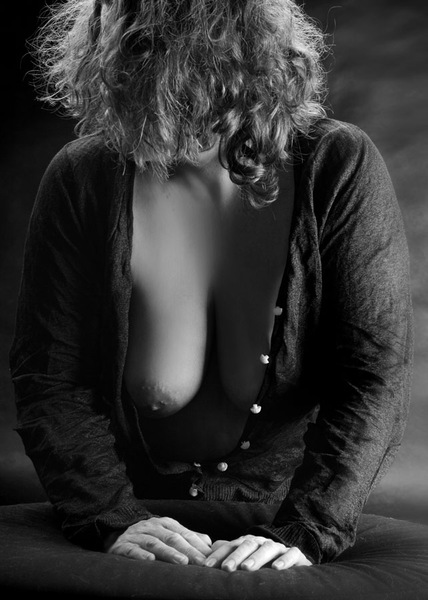 Foto von Vollbusige Gespielin erfüllt Ihnen gerne Ihre Wünsche