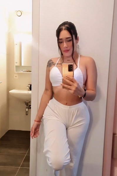 KARLA 24 J aus Spanien – Munchen photo 5