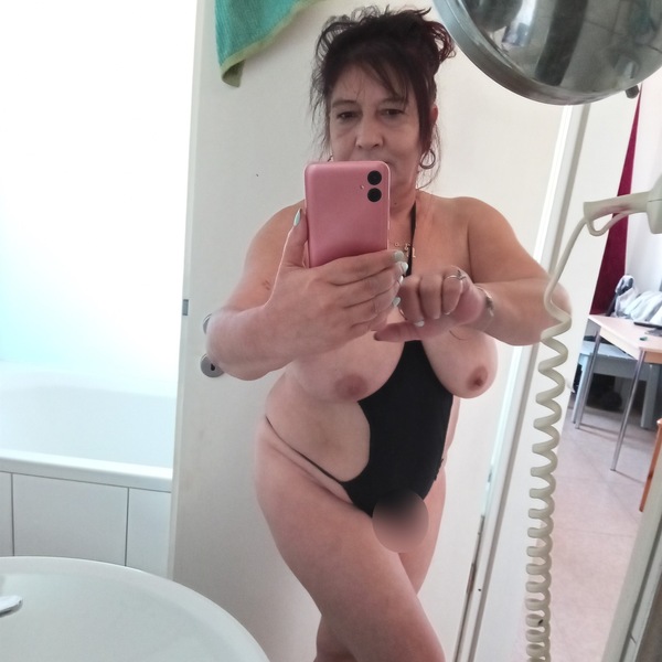 Foto von Bonnie - Intim vollbehaart! !