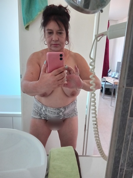Foto von Bonnie - Intim vollbehaart! !