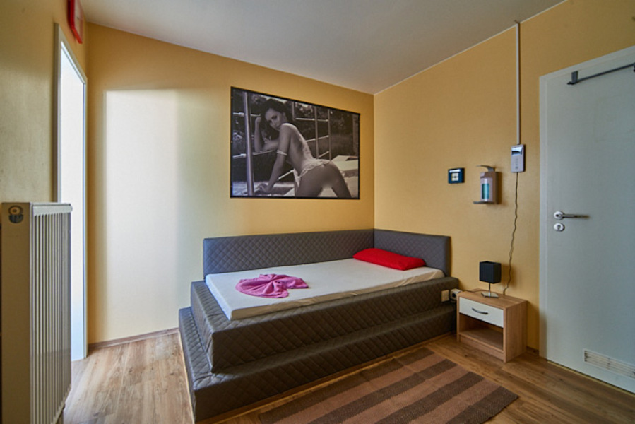 Hostel Erospark 38, 0163-1268322, Siegburg, Siegdamm 38a