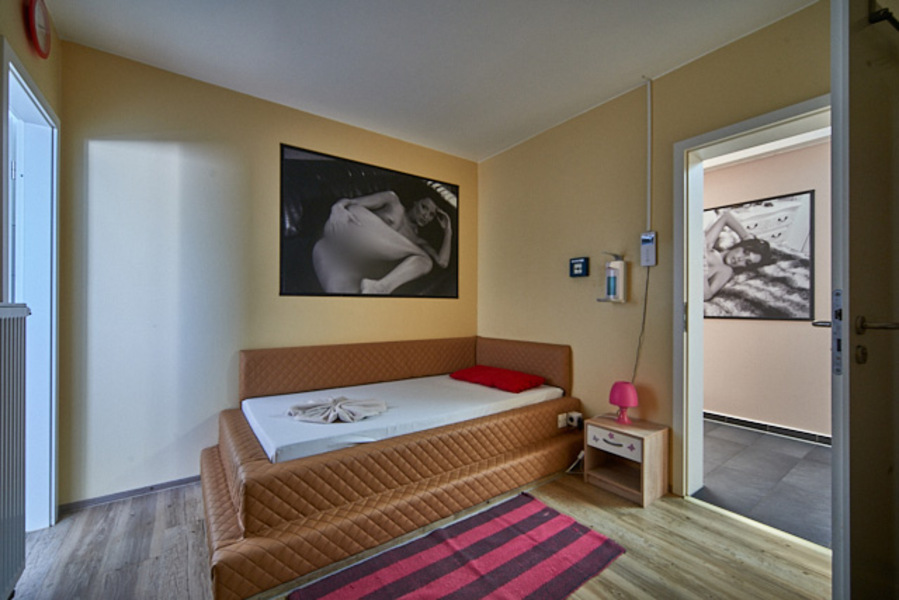 Hostel Erospark 38, 0163-1268322, Siegburg, Siegdamm 38a
