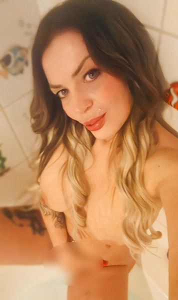 Foto von Deutsche Sexy Milf Laura ZK&GF6