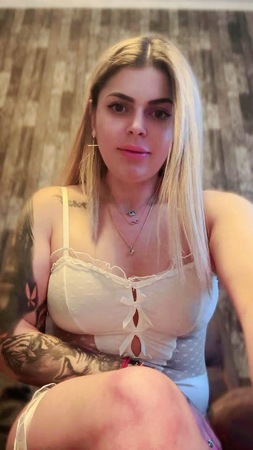 AV - SARA 26J. NEW + Ganz Privat, Aurich