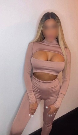 Shelby Schüchtern, Düsseldorf