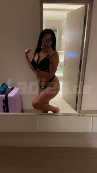 Foto von Mia neue Nummer -24/7 erreichbar Party