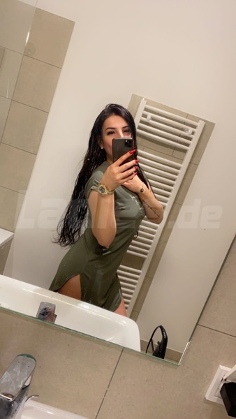 Foto von Mia neue Nummer -24/7 erreichbar Party