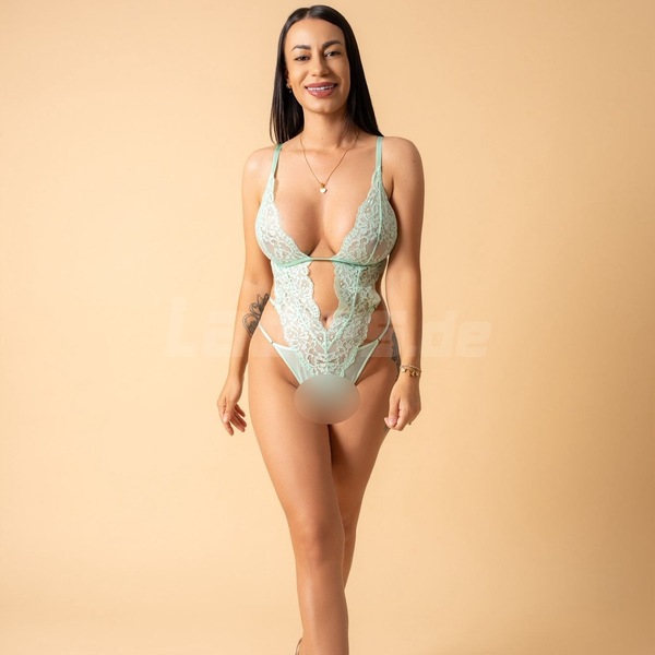 Foto von Olivia - Petite