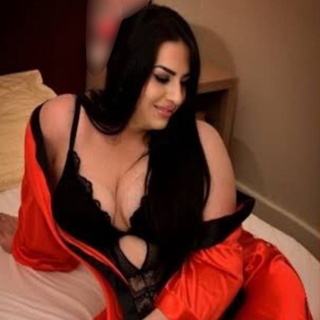 Maja im Club Royal, Neustadt