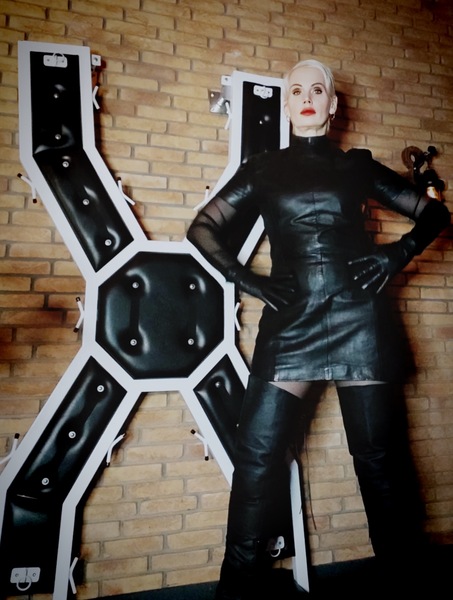 Foto von Mistress Helen Bates