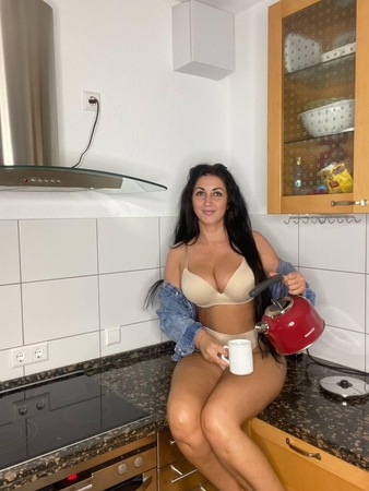 Amely-Milf, Stuttgart