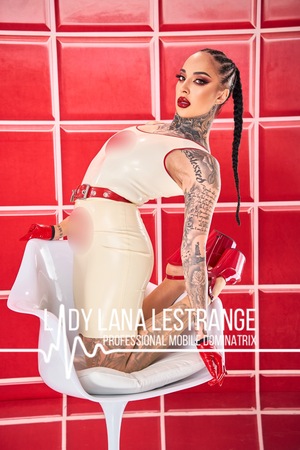 Domina Lady Lestrange, Trier