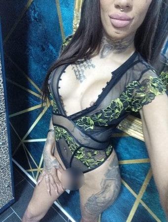 Nikki Shayana - NEU, Kamen