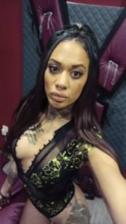 Nikki Shayana - NEU, Kamen