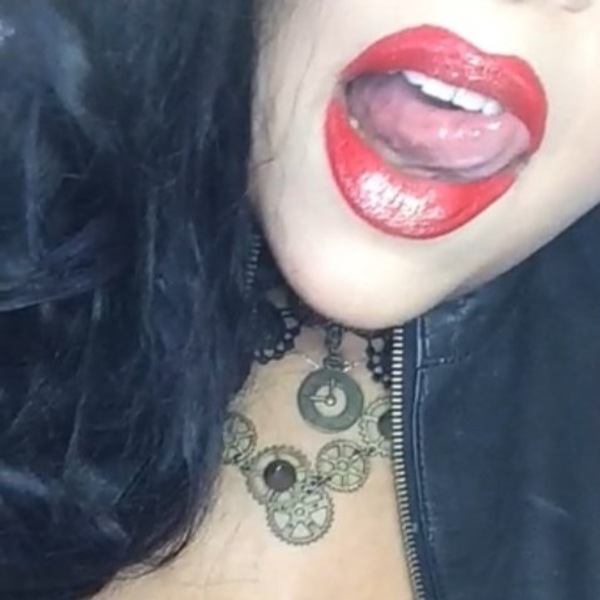 Bizarrlady mit Gynstuhl