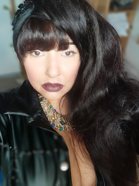 Foto von Bizarrlady mit Gynstuhl