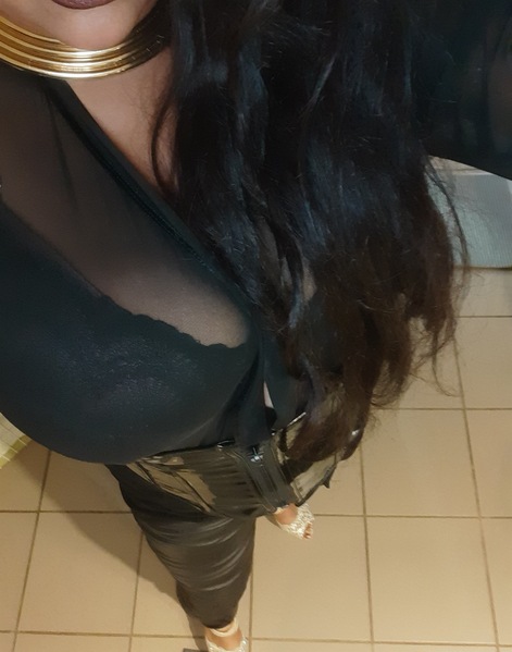 Foto von Bizarrlady mit Gynstuhl