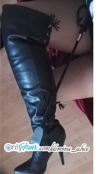 Foto von Bizarrlady mit Gynstuhl