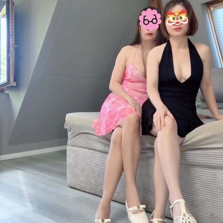 Asia Girl July (25J.) mit Freundin