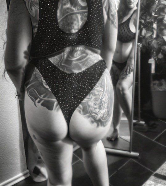 Foto von Hot Emmy mit XXXL Tit*en