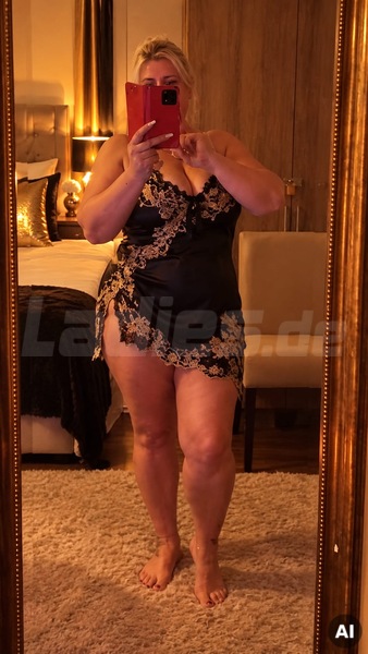 Foto von LILI - Eine heißblütige Frau, mit großen Brüsten !