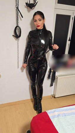 Bizar Lady Emma, Kassel
