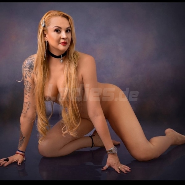 Foto von Anabella AV-Queen Party