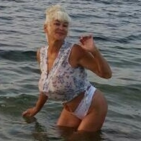 SOFI  mit sexy rauer Stimme