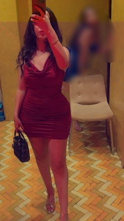 Amira - Über die Feiertage anwesend, Köln