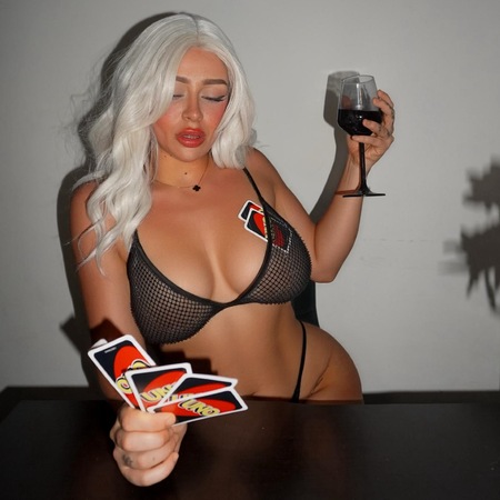<img src="https://static.ladies-cdn.de/ladies/images/static-cdn/ladies-stars/img/ladies-stars-logo-icon.svg" class="starsContentIcon" />Missvalentina, LadiesSTARS