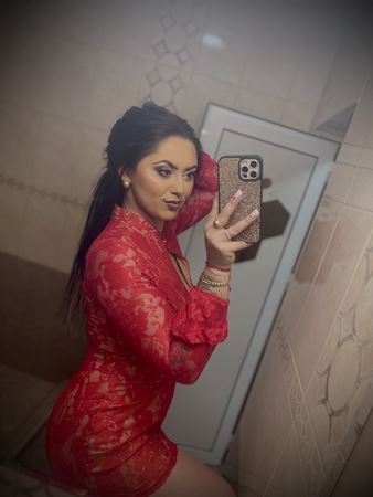 Raya-GANZ NEU, München