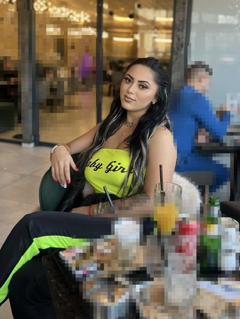 Raya-GANZ NEU, München