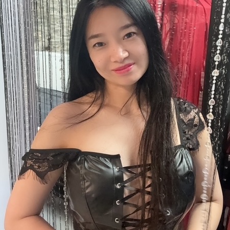 Miss Hongkong  DOMINA Massage, Essen