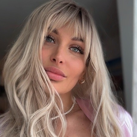 Julia - Die Fotos sind 100% Original und aktuell!