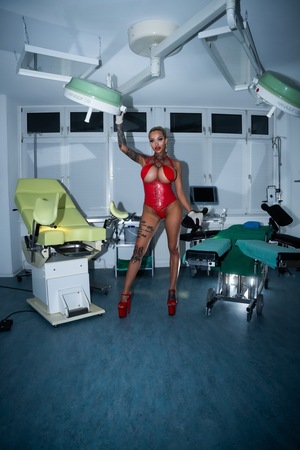 Bimbo D*ll Dom in Berlin 18+ ab So, 09.08., Hof (Saale)