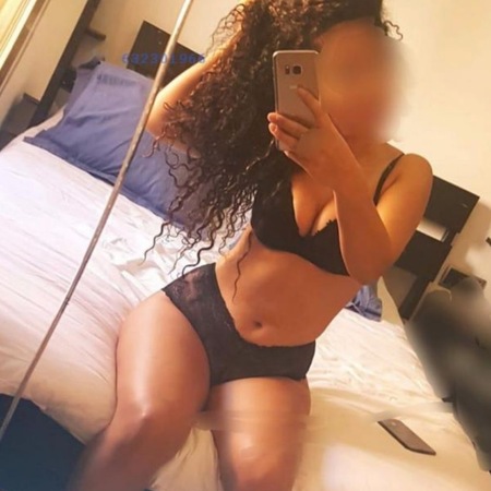 Camilla aus Brasilien - Escort!