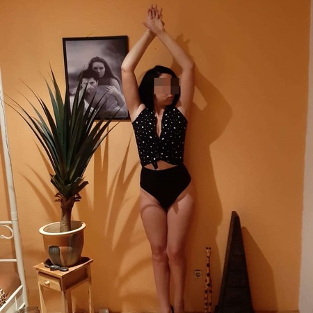 Hübsche Brünette 29J.- Top Franz., Aschersleben