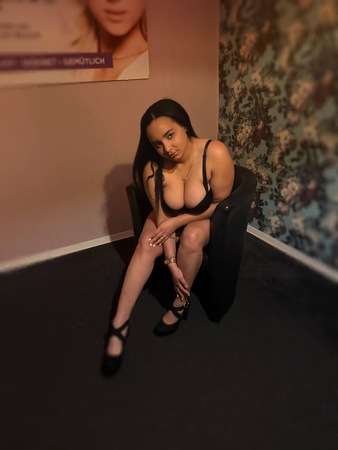 Glennys Latina, Aurich